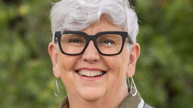 Actor Roslyn Hull